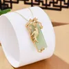 Chaînes Antique Gold Craft Élégant Exquis Magpie Fleur Branche Collier Naturel Un Jade Carré Pendentif Chaîne Bijoux Pour Femmes