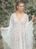 Grundläggande casual klänningar Sexig transparent V-back lång lös strandklänning plus storlek kvinnors sommarstrandklänning batwing ärmar maxi klänning mantel de plage q673 j240130