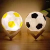 Veilleuses Lampe De Football Table Dimmable LED Lumière Batterie Base En Bois Massif Éclairage D'ambiance Chaude Pour Chevet Chambre Étude Enfants Cadeau