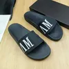 Luxury Women Men Slides Shoes Slippers Summer Leather Sandals Beach Slide Designer Flat Mönster Print Flops Sneakers Storlek 35-46