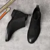 ブラックグレーのクラシックチャンキーイタリアンスエードの男性ドレスショートブーツの新しい足首の本物のレザースリップ