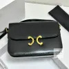 2023 Kvalitet Lady Fashion Handbag Delicate Cowhide Shoulder Designer Bag High Sense Messenger Envelope Cros Purse Hobos Full Packaging