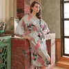 Mulheres sleepwear tamanho grande quimono roupão vestido longo cetim robe camisola senhora impressão pavão nightwear com decote em v lingerie lounge wear casa