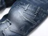 Mäns jeans 2024 Våren mörkblå för män lappar nödställda tvättade denim byxor man