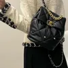حقائب مصممة للنساء حقائب الشبكة الماسية الجديدة من سلسلة الأزياء حقائب جلد الغنم للأزياء للنساء