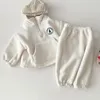 Yürümeye başlayan çocuk erkek kıyafetleri set kıyafet çocukları sıcak polar yeminli kız bebek kazak üst pantolon takım elbise 2pcs çocuk giyim seti 240123