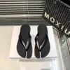 الصنادل بالجملة Flip Flops Men Summer Summer Clipper Vintage Luxury Designer Fashion Sandale Sandale Natal