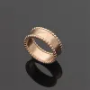 Luxury Designer Ring Classic Ring Fashion Charm Signature Four-Leaf Clover Ring Högkvalitativ rostfritt stål Designer smyckesdesigner ring grossist