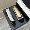 Zapatillas de ballet Zapatos de vestir de diseñador Arco Mujer Marca París Sandalias de lujo Acolchado Cuero genuino Bailarina suave Punta redonda Mocasines casuales para mujer