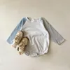 Rompers Ins 2024秋の女の赤ちゃんロンパー服ボーイコントラストカラーターキープリントボディスーツラグランスリーブバブルコットン