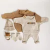 Vår mode babykläder baby flicka pojke kläder set född tröja byxor barn kostym outfit kostym set tillbehör 240118