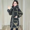 女性のトレンチコートファッション女性パーカーオーバーコートはフェイクファーコートを模倣します綿フード付き長い冬ジャケット4xl