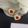 Stud 2024Fashion Brand Letter Stud Ear Love Heart Earrings Red Sand Gold Hög nivå Sense Niche Design Heart Retro Earring Enkel personlighet för Women Day Party Gift