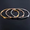 Kobiety Bangle Women Minimalistyczne stali nierdzewne Równina dla kobiet prosta opaska na rękę Akcesoria biżuterii mankieta Bransoletka Bransoletka Prezent 2 mm szerokość