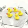 Autres accessoires de décoration de table 50/100 pcs Mini canard jaune ornement figurines miniatures minuscule canard résine artisanat micro paysage maison YQ240129