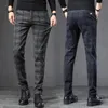Automne hommes brossé Plaid pantalons décontractés mode coréenne élastique coton mince pantalon de travail droit marque vêtements noir gris bleu 240125