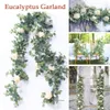 Eukalyptus girland med rosblommor konstgjorda vinstockar faux silkgrönska bröllop bakgrund båge väggdekor för hemmaställning tabell1246f
