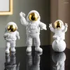 Nattljus 3D Moon Home Decor Light Astronaut Figurine Action Figures Astronauta Staty Lamp Room Study Desktop Decoration