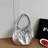 Bolsas de noche Estilo francés Bolsos de gran capacidad para mujer 2024 Primavera Metal Color Plisado Nylon Bolsa de hombro Fiesta Versátil Totes Totes