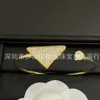 2024 Bedelarmbanden Designer Nieuwe Driehoek Stijl Armband Dames Net Rood Dezelfde Omgekeerde Strass Set Diamant Luxe Honderd Paren Handdecoratie Trend CA5V Cadeau