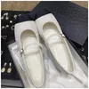 Tasarımcı Elbise Ayakkabı Mary Jane Bale Ayakkabı Bahar Moda Yeni Düz Tekne Ayakkabı Lady Dance Loafers Metter Metal Kadınlar Köpüklü Ayakkabı Boyutu 34-41