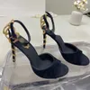 Sandals Stiletto مصمم الكاحل حزام Women Crystal 9.5cm كعب الكعب حذاء حذاء مصنع ديكور الأفعى