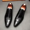 Scarpe da uomo autunnali formali fatte a mano con punta Oxford Business stile europeo stringate in vera pelle con punta a punta per uomo