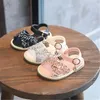 Sandaler Dimi 2024 Girl Baby Paljett Rhinestone Little Princess 0-3 Year Summer Toddlers Shoes Flat Soft