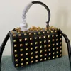 12A Torba Noitu Skórzane pudełko w kształcie Vintage mosiężne sprzętowe modne torby bagażowe Regulowane odłączane paski ramię
