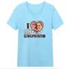 Damen-T-Shirts „I Love My Girlfriend“-Frauen-Shirt, personalisierbar, Unisex, Herz-Baumwoll-T-Shirt, Valentinstag-Geschenk, Po hier