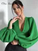 Blouses Femmes Col en V profond Femmes Chemisier court Tops Rétro Élégant Vert Manches Bouffantes Femme Chic Bureau Dame Plissée Top 2024 Printemps