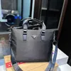 Valigetta di design Valigette da uomo Borse per laptop di lusso Borsa da lavoro Borse per computer Moda Pelle di alta qualità 38 * 6 * 29 cm