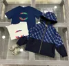 Brand Kids Tracksuits Rozmiar 100-160 Kolorowe logo z nadrukiem T-shirt dwustronne użycie kurtki z kapturem i spodni sportowymi Jan20