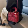 Tasarımcı Çanta Red Bride'ın Düğün En İyi Arkadaş İçin Yeni Hediye Lüks Büyük Kapasiteli El Taşınağı Crossbody Prenses Dai Bag Moda Trend Crossbody Bag