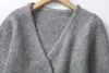 Kvinnors stickor Ethereal 2024 Stil av avslappnad standardversion Gray Wool Blend Asymmetrical Cardigan