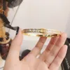 Specia Fashion Bangle Plaqué Or 18 Carats Designe Bracelets Scintillant Haute Poli Mince Large Grand Sens Populaire Marque Bracelet289v