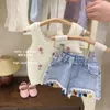 Kläderuppsättningar HTSU -flickor sommardräkt 2024 Kids Sticked Tank Top Children's Tassel Elastic midje denim Shorts Tvådel Set Qt0006