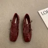 Женские туфли-лодочки на толстом низком каблуке, серебристые туфли Мэри Джейн с квадратным носком, женские весенние однотонные повседневные лоферы с пряжкой 240118