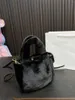 Kvällspåsar Kvinnors plysch Topphandtag Bag Stylish Fluffy Crossbody Solid Tote Söt ryggsäckväska