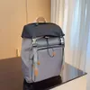 Designer Högkvalitativ ryggsäck med taksäck Buckle Style School Bag Wide Shoulder Strap Mountaineering Bag Travel Bag P2412