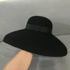 Retro stil svart ren ull filt diskett hatt breda grimkvinnor vinter fedora cloche bowler hatt band band band bröllop fest kyrka hatt 240124