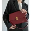 Cross Body Vintage Female Square Bag Högkvalitativ PU -läder Kvinnors handväsklås Large Shoulder Messenger2327