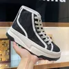 مصمم أحذية غير رسمية لعام 1977 أعلى قماش طباعة Lplatform Fashion Lace Up Outdoor Sneakers