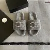 Kvinnors mode nallebjörn fluffiga sandaler svarta casual skidreglage vinter barn fuzzy tofflor designer lyxys kanal varm toffel tazz sandale päls storlek 35-41