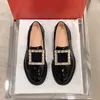 Crystal Buckle Loafer in pelle brevetto Donne Designer Scarpe Scarpe Scarpe Slip-On Platform Tacco 2,5 cm Moca