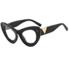Occhiali da sole Nuova versione di occhiali da sole Cat Eye Occhiali da sole con decorazione fotografica per trampolino femminile Trend Internet Celebrity Hiphop Street 68042