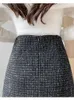 Jupes Jupe en tweed pailletée avec bouton de perle fente latérale taille haute laine épaisse métallique midi pour les femmes tenue de carrière élégante