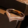 Pierścienie klastra Pierścień Damskie Akcesoria mody 2024 Biżuteria Prezent Elegancki cyrkon 20243552