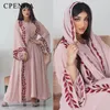 Etniska kläder muslimska broderad klänning med hijab set lyxrosa Abaya 2024 Middle East Fashion Summer Chiffon Dubai Long Robe Plus Size