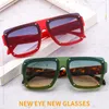 Occhiali da sole Moda Casual Quadrati Per Donna Uomo Retro Rivetto Lusso Deisgner Occhiali da sole Tonalità colorate Occhiali da vista UV400